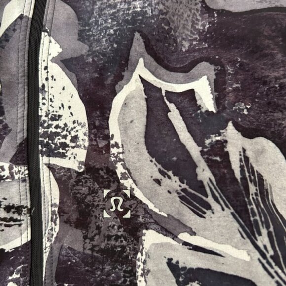 Lululemon men's shorts - Picture 4 of 4